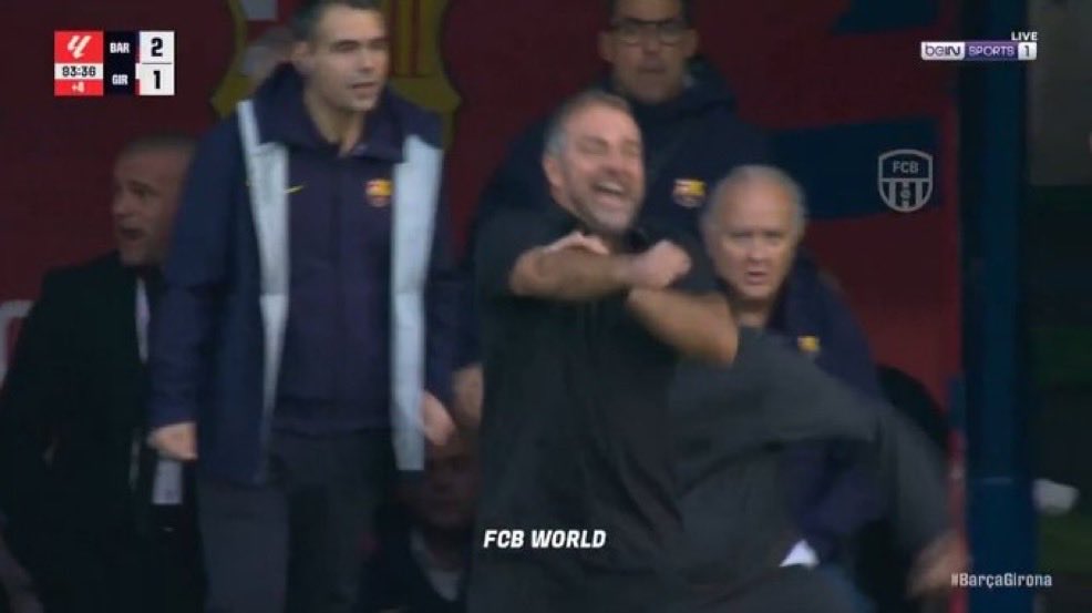 De estas no te acuerdas eh Gerardo? Ya te refresco yo la memoria.

Raphinha llamando cagones a los árbitros en su cara sin penalización alguna

La otra es tu querido entrenador haciendo cortes de manga al trío arbitral tras ser expulsado

Ya que eres periodista, al menos disimula