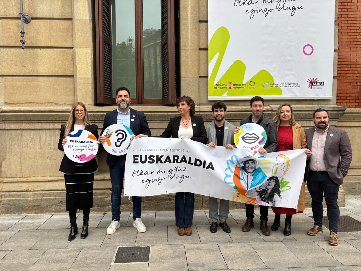 El PSOE (<a href="/PSOE/">PSOE</a> ) ha dejado sin cubrir la plaza de técnica de Igualdad.

¿Por qué?
Porque tiene perfil bilingüe (B2 en euskara), y quiere esperar a quitárselo.

Luego, se hacen fotos en el euskaraldia.