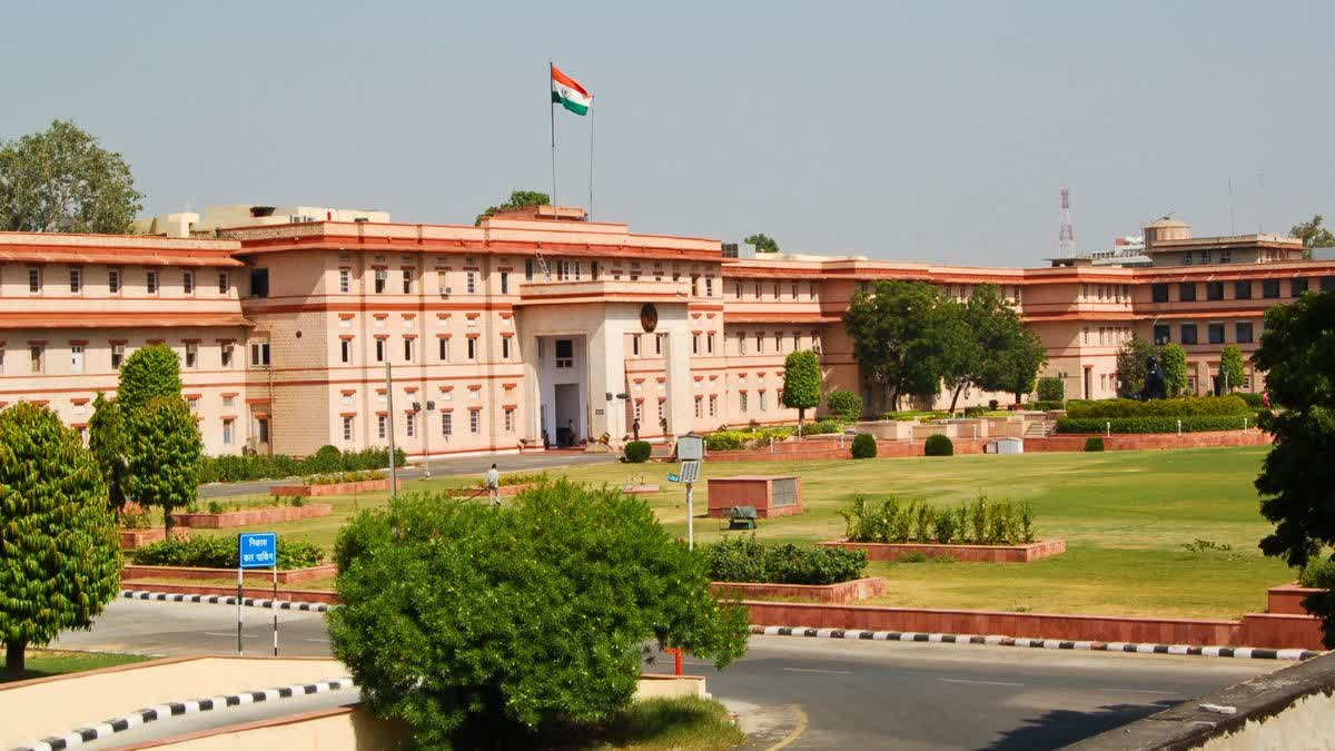 ETVBharatRJ's tweet image. भजनलाल सरकार में तबादलों की झड़ी, 2 साल में बदल डाला प्रशासनिक ढांचा, 3000 नौकरशाह इधर-उधर etvbharat.com/hi/state/analy… 
@RajCMO @BhajanlalBjp @KumariDiya @BJP4Rajasthan #RASTransfer #IASTransfer #rajasthanGovt