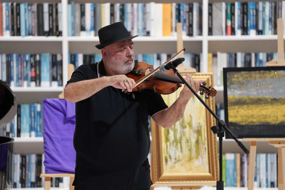 mbrlae's tweet image. Highlights from &apos;Colors and Harmony: A Dialogue of the Arts,&apos; an inspiring art evening organised by the #MohammedBinRashidLibrary and led by researcher and music composer Peter Nehme. The event explored the connection between music and abstract art and featured musical…