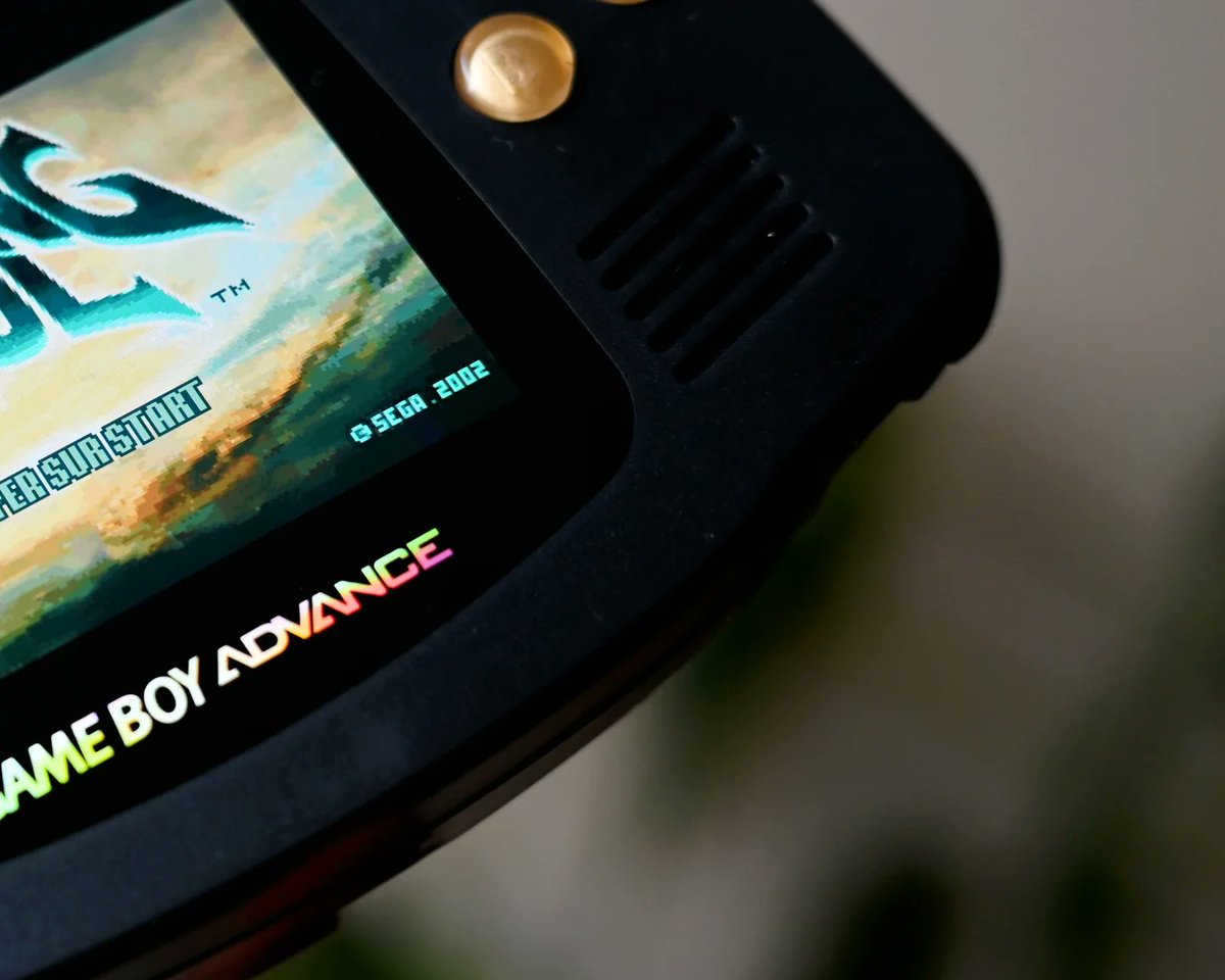 moddingmarius's tweet image. ⚫ 𝗚𝗮𝗺𝗲 𝗕𝗼𝘆 𝗔𝗱𝘃𝗮𝗻𝗰𝗲 🟡

Épurée – Élégante – Modernisée
Prête à jouer

---⚙️---
- IPS FP
- Battery Mod
- Sound Mod 
- Buttons from @labfifteenco

🗡️