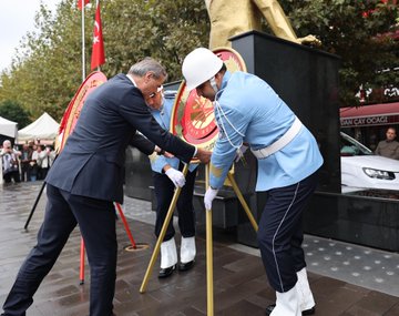 Sakarya’da Cumhuriyet Bayramı Çelenk Takdim Töreni Düzenlendi