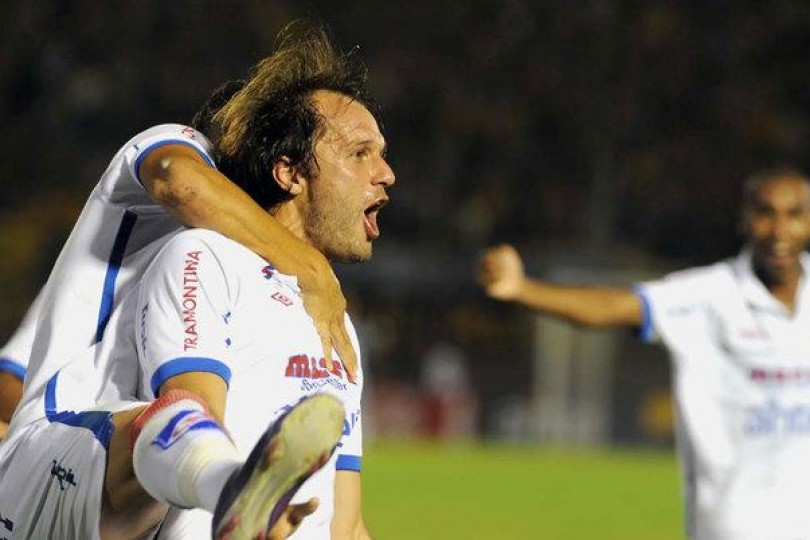 "Bienvenido al Decano, Jadson Viera"

Luego del cese de Pablo Peirano, el tricolor actuó con rapidez y este lunes confirmó que Jadson Viera será el nuevo director técnico del Bolso 🇳🇱

Este martes será presentado y hará su primer entrenamiento ⚽️

Nota: decano.com/bienvenido-al-…