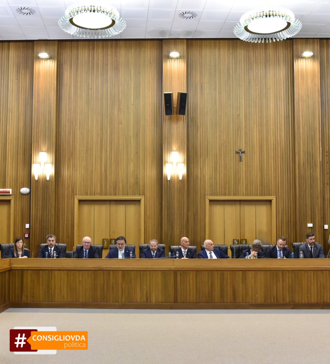 Il #ConsiglioVdA si è insediato il 28 ottobre per l'avvio della XVII legislatura. 
La prima seduta è stata presieduta dal Consigliere più anziano, Mauro Baccega, affiancato dal più giovane, Leonardo Lotto, in qualità di Segretario.

I dettagli ➡️ consiglio.vda.it/app/comunicati…