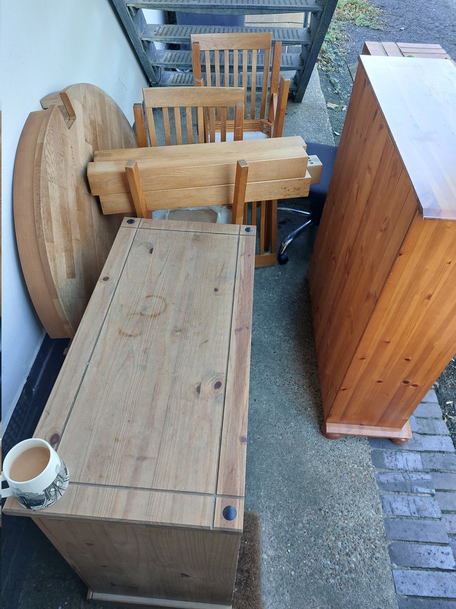 What a mess the apartment is right now 😆 moving is always messy