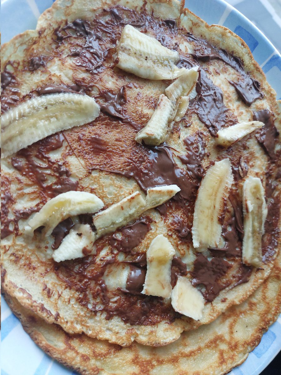 joblijob16's tweet photo. Suis pas connu comme lanceur d'alerte!
Pour célébrer le milliard avec #Cabral, #Osih, #Matomba et #Bello,
j'ai fait ces 3 crepes, une à la purée épicée pimentée de Goa avec la noix de coco, une au citron et sucre, et l'autre au chocolaté et banane.
Enjoy 😉 https://t.co/sGmoNKKQxn