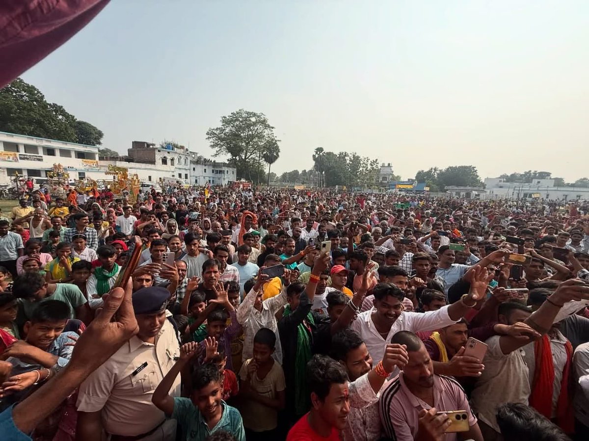 TejYadav14's tweet image. आज बेगूसराय जिले तेघड़ा विधानसभा में हमारे समर्थित  उमीदवार चंद्र प्रकाश जी के पक्ष में जनसभा को संबोधित किया।

हजारों की संख्या में जनसभा में आए हुए आदरणीय जनता जनार्दन का दिल से धन्यवाद एवं आभार व्यक्त करता हूं।

#tejpratapyadav
#janshaktijantadal
#biharelection2025