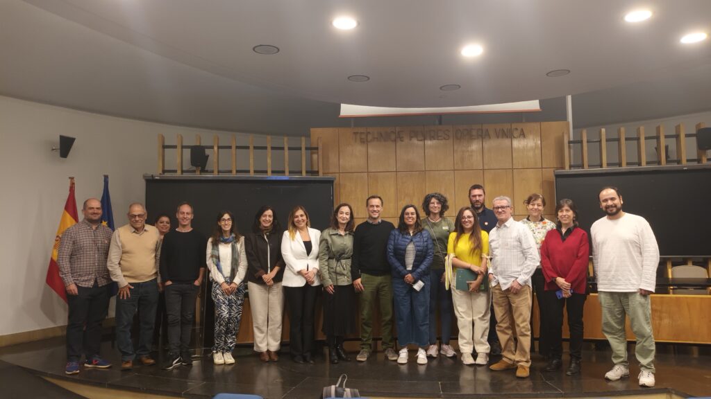 #Investigación #CambioClimático
Estancia de investigadores de la <a href="/PUCCampinas/">PUC-Campinas</a> para colaborar en estrategias de mitigación de la isla de calor urbana.
Intercambio de experiencias entre Brasil y España sobre materiales urbanos, enfriamiento pasivo y calidad ambiental.
#IETcc #CSIC