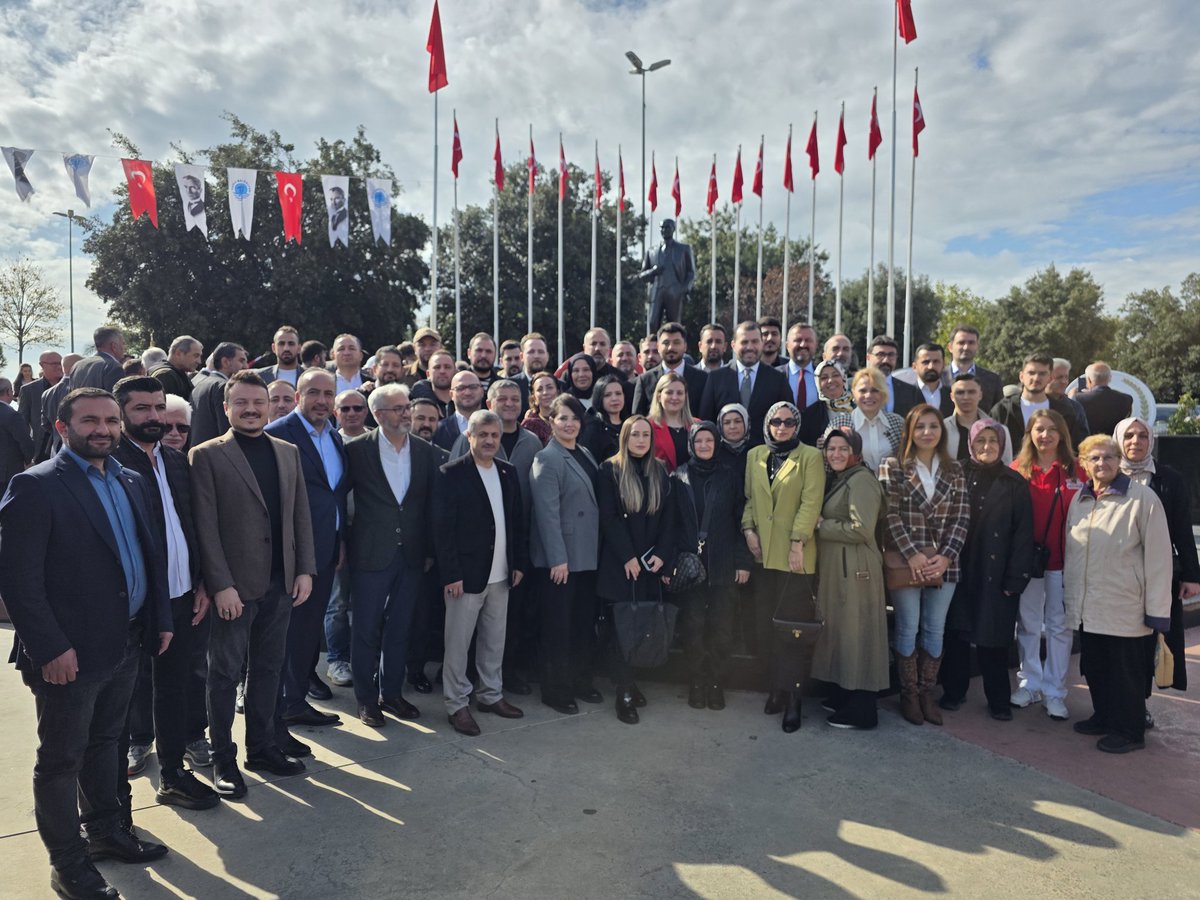 29 Ekim Cumhuriyet Bayramı dolayısıyla Tuzla Sahil Tören Alanı’nda düzenlenen Çelenk Sunma Törenine, İlçe Başkanımız <a href="/serefcolak/">Şeref ÇOLAK 🇹🇷</a> ve İlçe Yönetimimizle birlikte katıldık.

Cumhuriyetimizin kurucusu Gazi Mustafa Kemal Atatürk başta olmak üzere, vatanımız için canını feda eden tüm