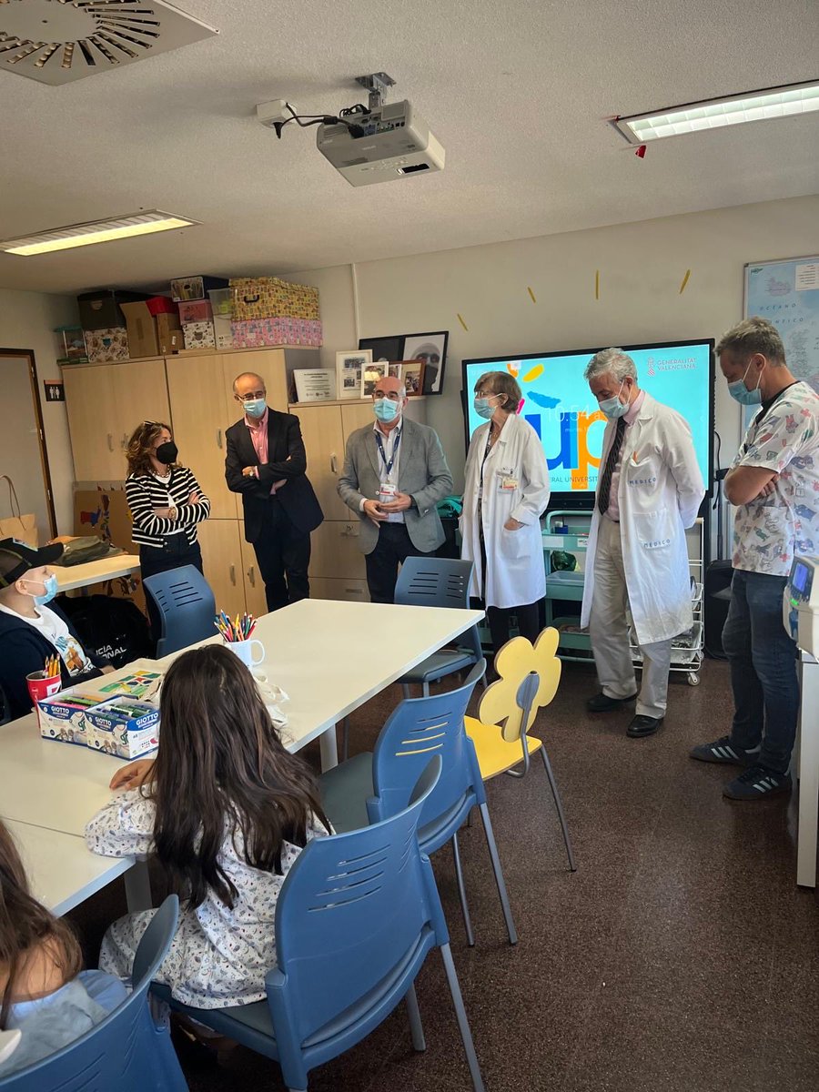 marqalicante's tweet photo. Los niños y niñas tienen unas edades comprendidas entre los 4 y los 14 años. Cada martes 10 menores han participado de este programa que se lleva a cabo en la Unidad Pedagógica Hospitalaria #UPH
Han sido cerca de 400 los menores que participan cada año en este programa del #MARQ https://t.co/L6pewGmGLp