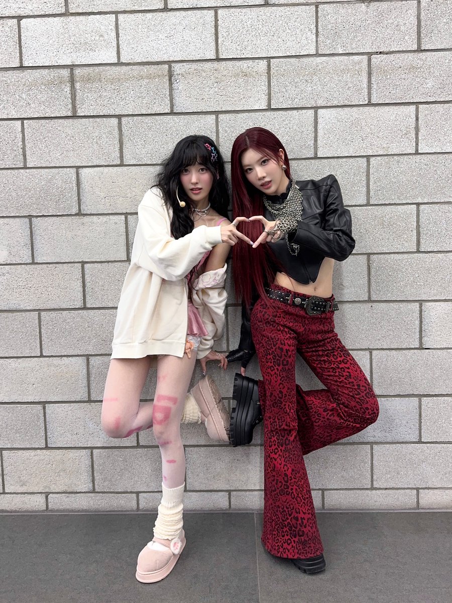 official_artms's tweet photo. 🪽2025년 10월 28일 화요일 #더쇼 별점🪽

1위 ✨OURII✨

오늘 하루는 카라멜 마끼아또처럼 달콤~! 천사 같은 미소녀 두 명을 만날지도 몰라요♡

🍀 파란 하트를 보내기 https://t.co/v6XDQ875bu