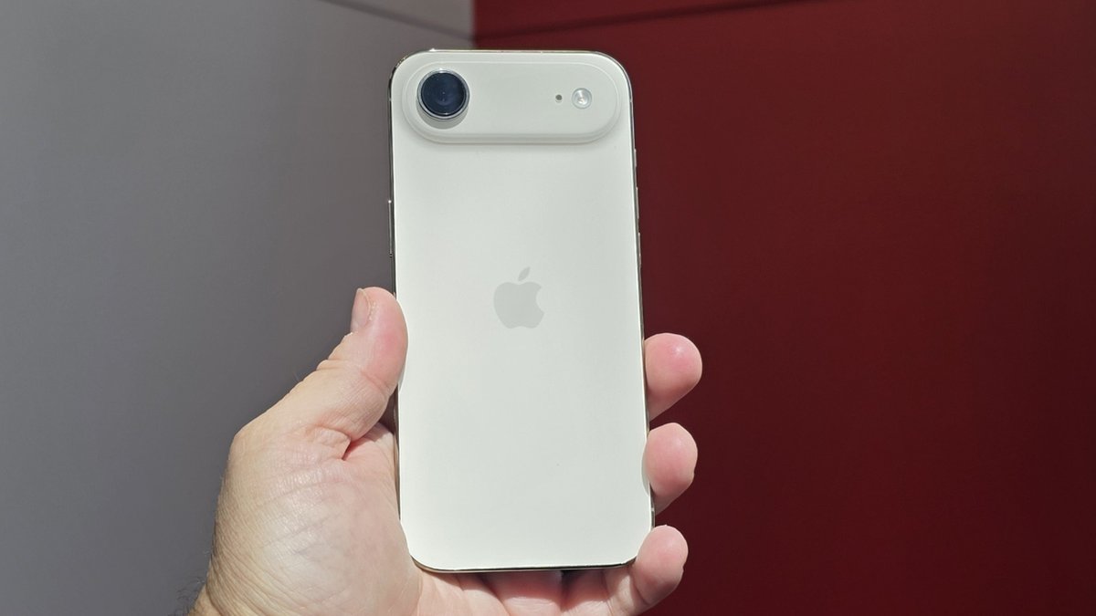 Rakshit_code's tweet image. ⚡ iPhone Air Demand Is Reportedly Low, And The Internet Thinks It Knows Why - SlashGear - Reports state that the new ultra-thin iPhone Air isn't selling well. If the internet discourse is to be...
🔗 slashgear.com/2007443/iphone…
#Iphone #Air #Demand