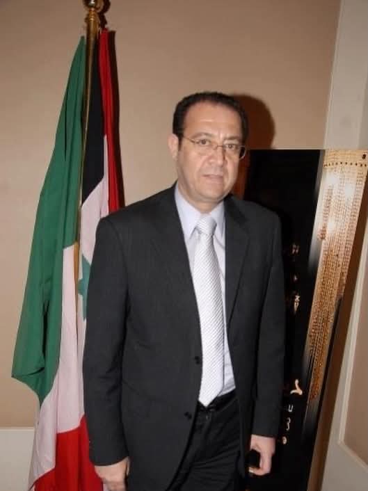aabnour's tweet photo. مبروك وخطوة ممتازة 
الخارجية السورية تعلن تعيين السفير السابق د. عبد اللطيف دباغ قنصلاً عاماً في دبي بدلاً من زياد زهر الدين.
ينحدر الدكتور” عبد اللطيف دباغ” من مدينة عامودا، وشغل منصب سفير سوريا في دولة الإمارات العربية المتحدة بين عامي 2009 و2011، وكان قد أعلن هو وزوجته الدكتورة “لمياء الحريري”، التي كانت تشغل منصب سفيرة سوريا في قبرص،  الانشقاق عن النظام البائد عام 2011.

#السوريون_في_الإمارات