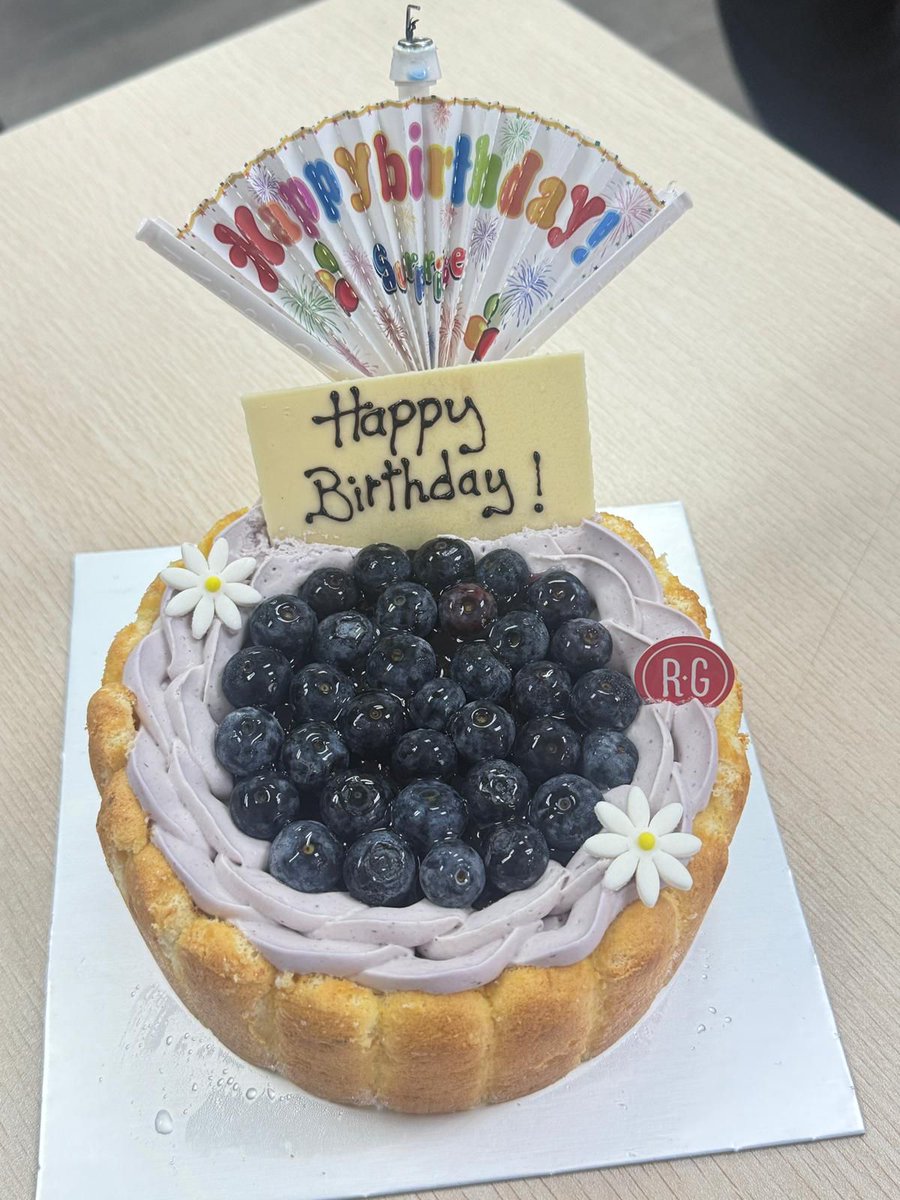 Declarators_'s tweet image. Happy Birthday to An Ru from our Airfreight team! 🎂✨

Thank you so much for working on your birthday!

#Declarators #Airfreight #DeclaratorsCulture #BirthdayCelebration