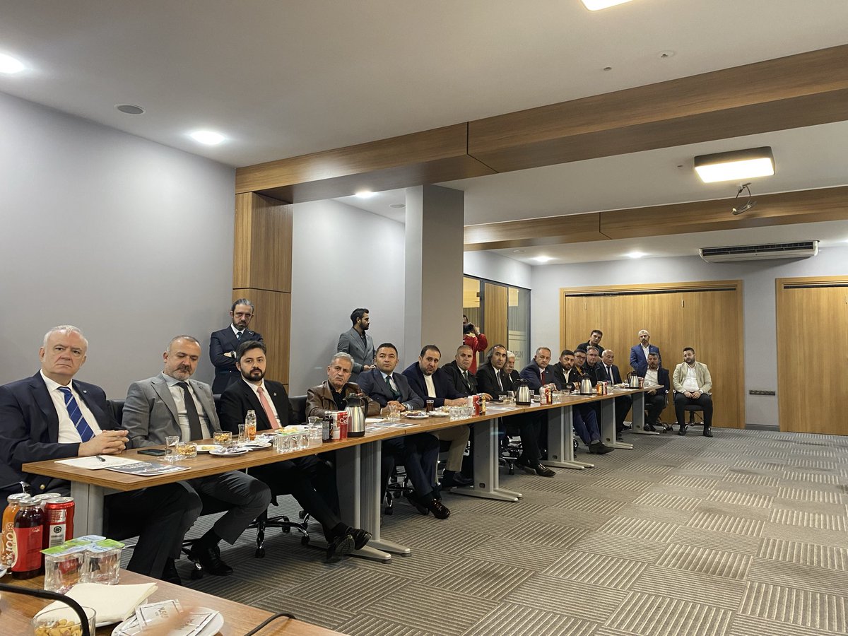 Genel Başkanımız Hocamız Prof. Dr. Ahmet Davutoğlu beyle Kayseri ilimizdeyiz. Müsiad Kayseri Şubesi’nde üyeler ile hasbihal ediyoruz. Kayseri Şube Başkanımız Ferhat Akmermer beye evsahipliği için teşekkür ediyoruz.