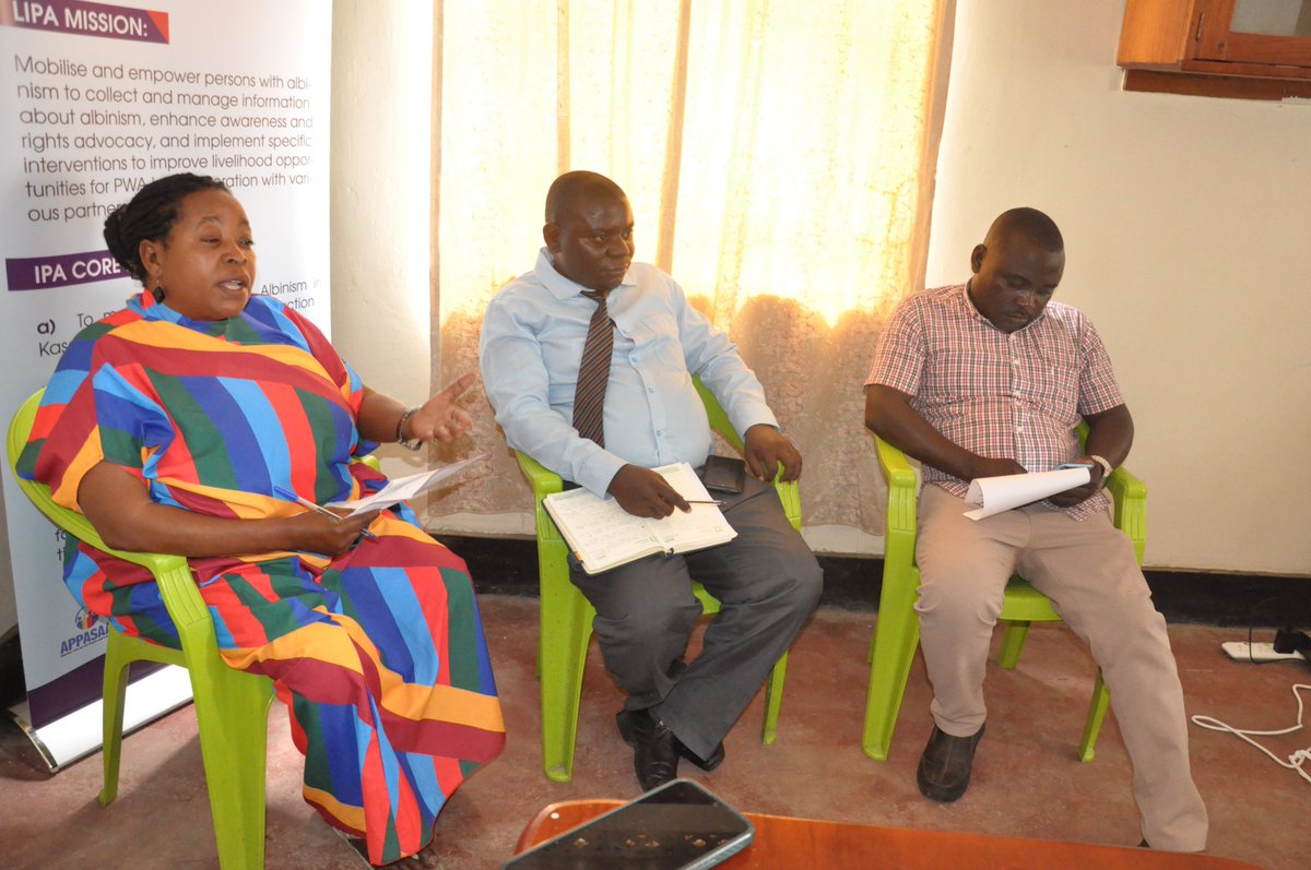 kaplanetug's tweet photo. Today we joined @LipaAlbinismkse  during a quarterly advocacy meetings with the health sector for inclusion of persons with albinism (PWA) in access to essential services (SRH and Sun screens) in Kasese district.
Participants included Assistant DHO,  health center in-charges https://t.co/xL2fiZt4cR