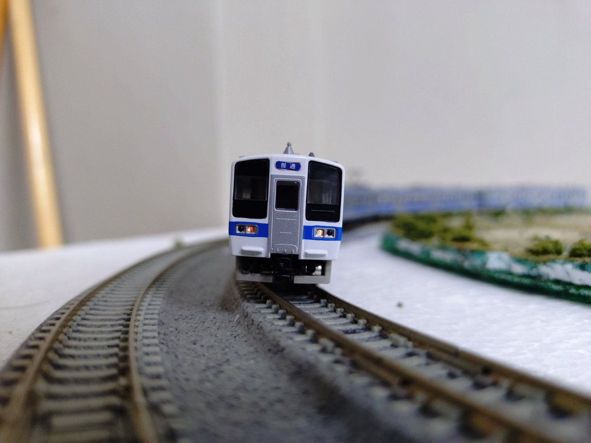 MUSEN_official's tweet photo. 【部員】こんにちは部員です︎^^
本日はレイアウトに415系1500番台が入線しました！そして九州車両と並べたり211系と並べたり...と大興奮です笑九州車両と並べるのも良いですけど211と並べるの結構お気に入りです！国鉄型は何か良いですよね〜 https://t.co/vmn0JHMHEK