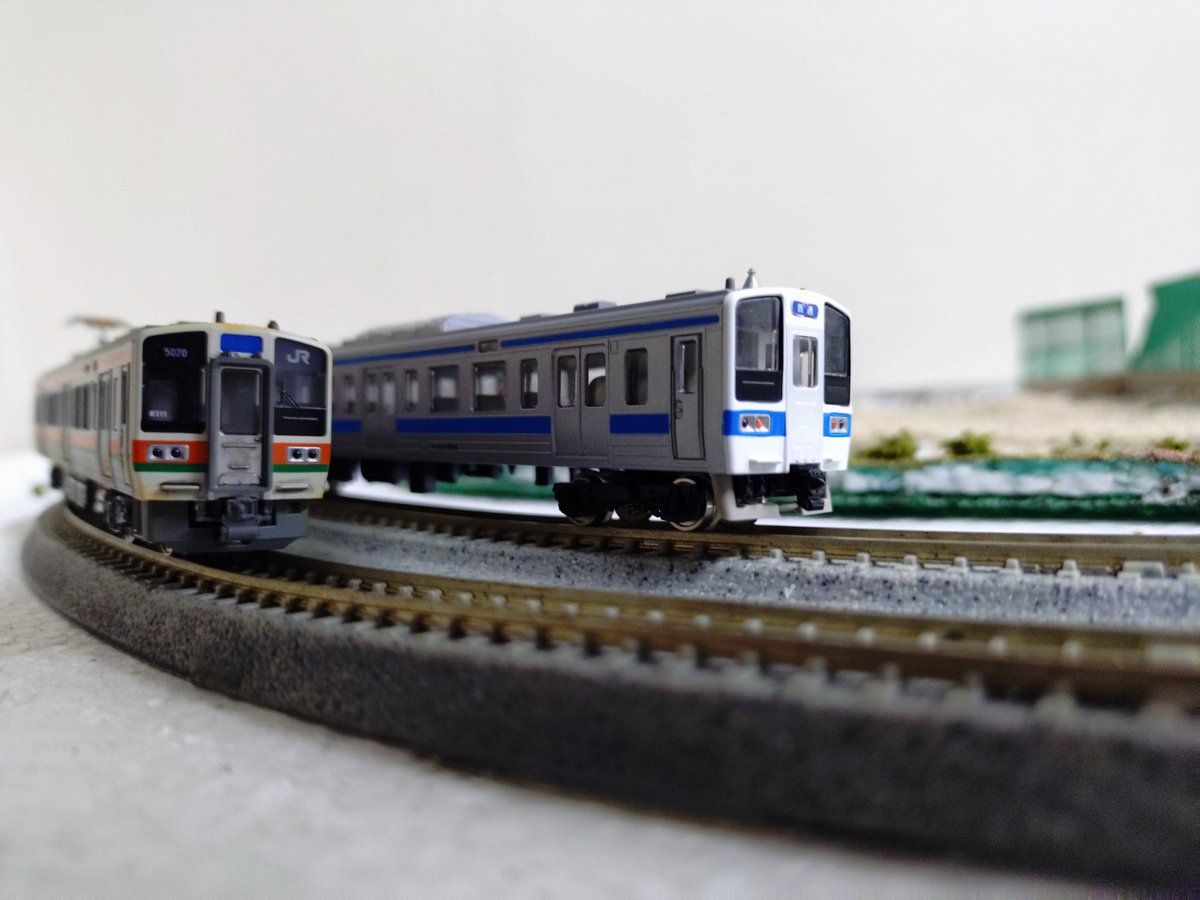 MUSEN_official's tweet photo. 【部員】こんにちは部員です︎^^
本日はレイアウトに415系1500番台が入線しました！そして九州車両と並べたり211系と並べたり...と大興奮です笑九州車両と並べるのも良いですけど211と並べるの結構お気に入りです！国鉄型は何か良いですよね〜 https://t.co/vmn0JHMHEK