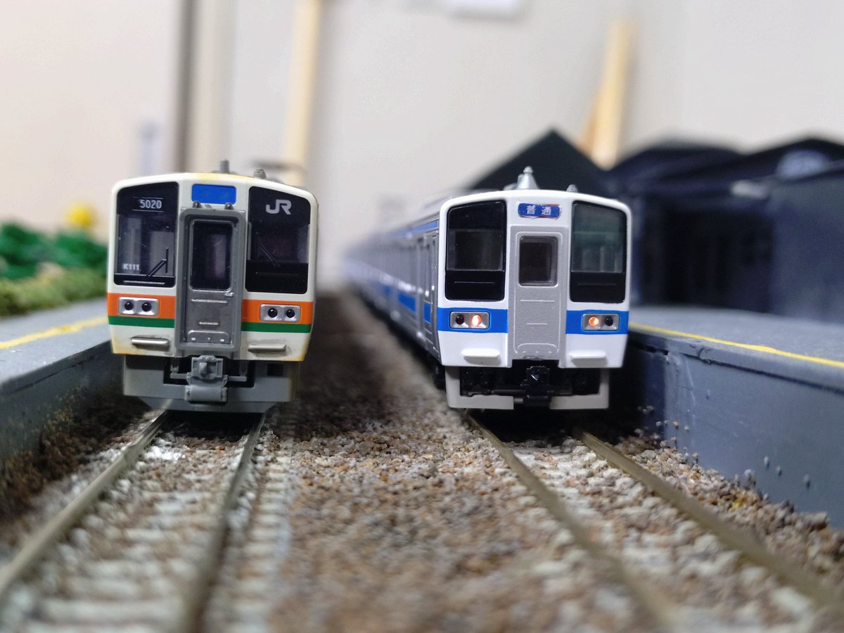 MUSEN_official's tweet photo. 【部員】こんにちは部員です︎^^
本日はレイアウトに415系1500番台が入線しました！そして九州車両と並べたり211系と並べたり...と大興奮です笑九州車両と並べるのも良いですけど211と並べるの結構お気に入りです！国鉄型は何か良いですよね〜 https://t.co/vmn0JHMHEK
