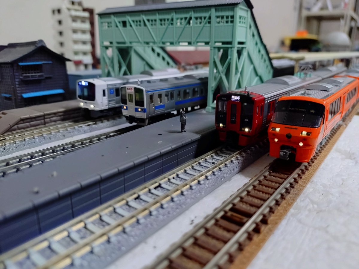 MUSEN_official's tweet photo. 【部員】こんにちは部員です︎^^
本日はレイアウトに415系1500番台が入線しました！そして九州車両と並べたり211系と並べたり...と大興奮です笑九州車両と並べるのも良いですけど211と並べるの結構お気に入りです！国鉄型は何か良いですよね〜 https://t.co/vmn0JHMHEK