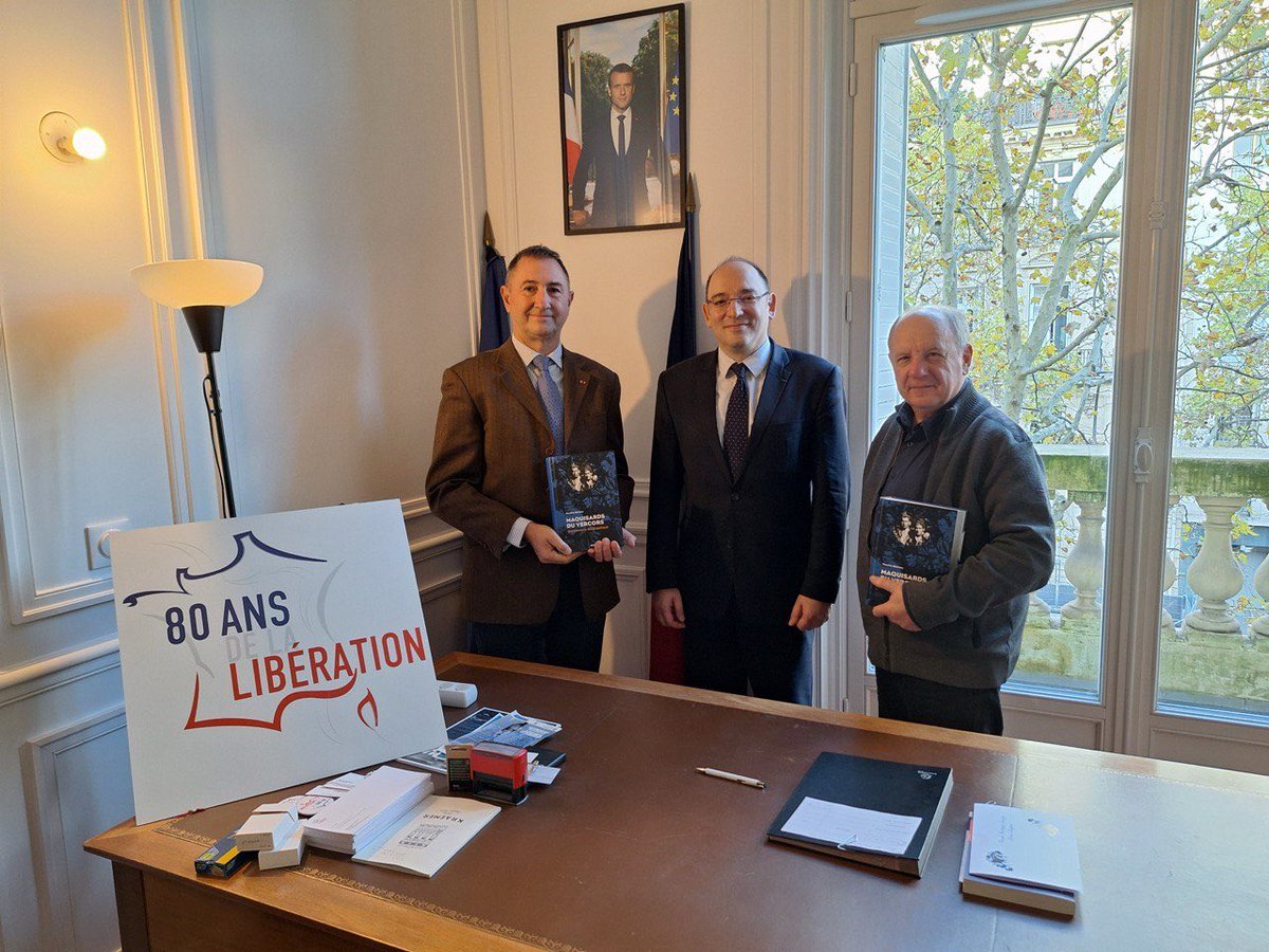 En librairie! 📕
Qui étaient les #Maquisards du #Vercors ? « Ils se sont tous unis au même endroit, au même moment, pour la même cause: libérer le pays et restaurer ces valeurs républicaines et démocratiques 🇫🇷 » explique son auteur Maurice Bleicher