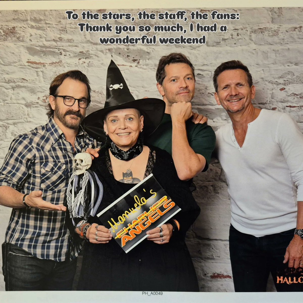 Thank you to the Stars, the staff, the fans. I had a wonderful weekend at Purgatory Halloween 2 ❤️
<a href="/mishacollins/">Misha Collins</a> <a href="/dicksp8jr/">Richard Speight, Jr.</a> <a href="/sebroche/">Sebastian Roché💙</a>