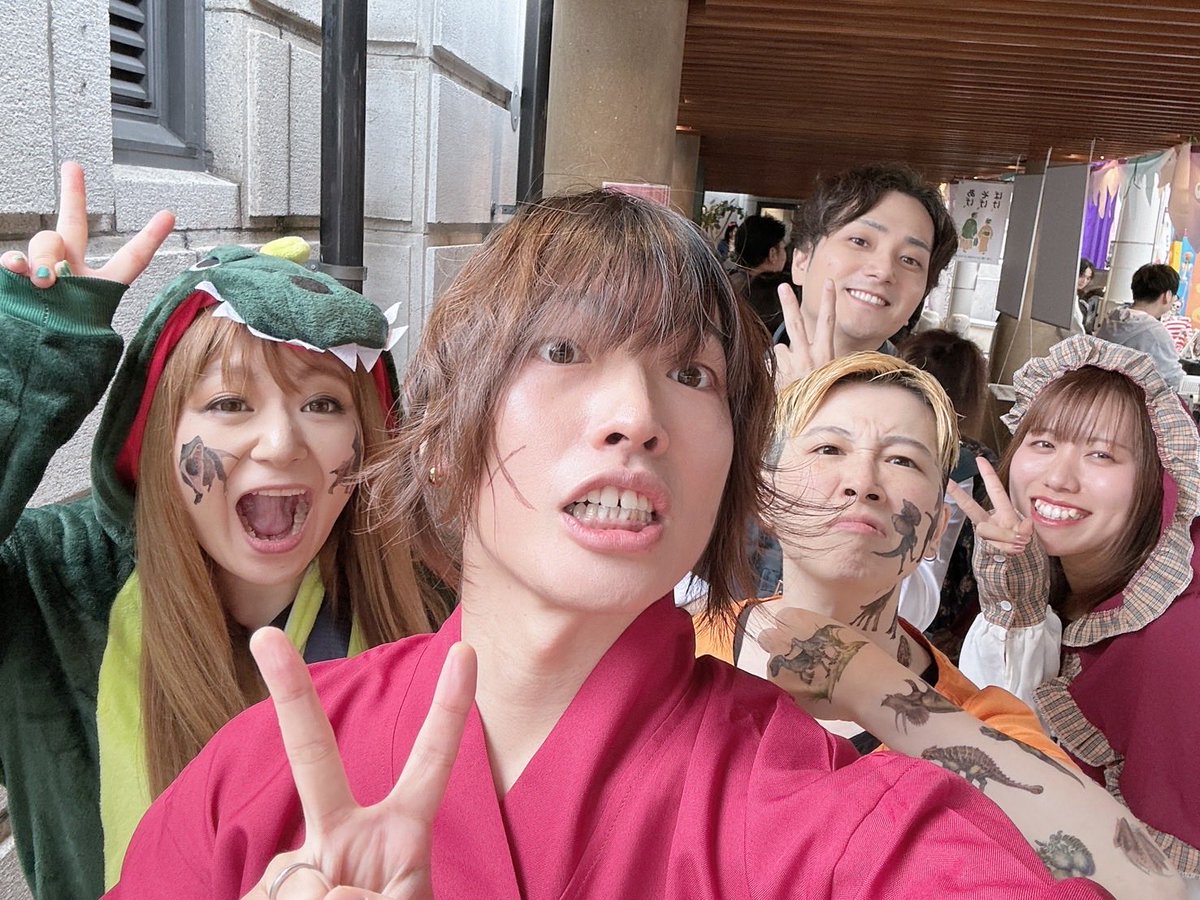 mochi_1107m's tweet photo. #HelloSunWeen2025 🎃👻
みんなの仮装にずっとワクワクしてました！私は赤ずきんの仮装をしたよ🍎
(マッチ売りの少女じゃないよ)

今年はコツコツステージ🦴でライブさせてもらったりカラオケ大会、こども縁日などいろいろ参加させてもらいました！楽しかった〜！皆様本当にお疲れ様でした！！！ https://t.co/GIOlyW3AGt