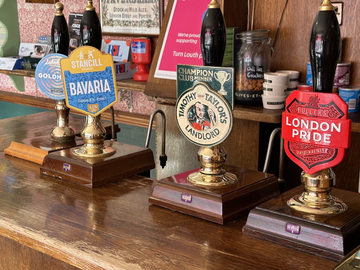 NigelHopper3's tweet image. 4 cracking beers with nice shiny pumps 🍺🍺