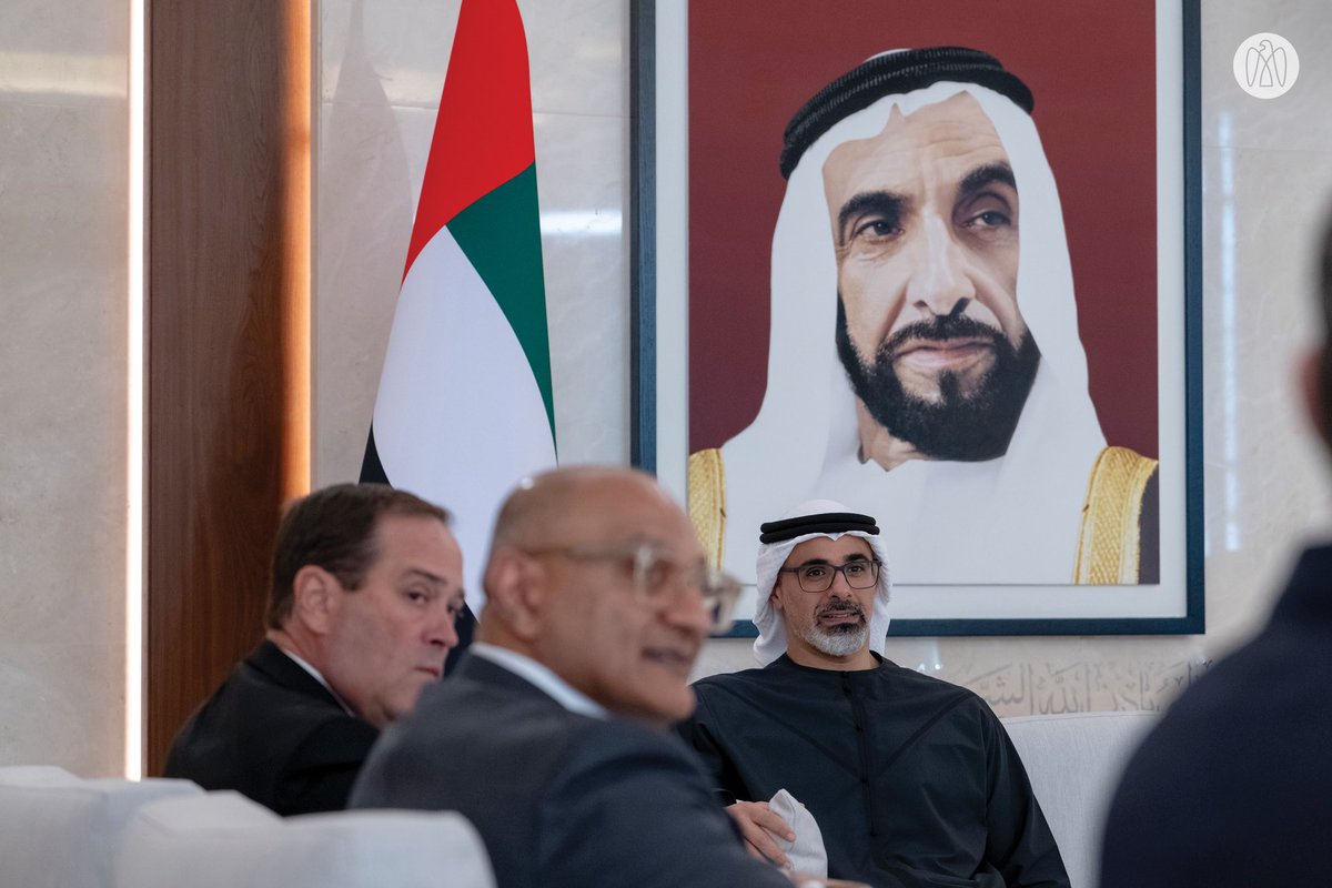 ADMediaOffice's tweet photo. خالد بن محمد بن زايد يلتقي تشاك روبنز، رئيس مجلس الإدارة والرئيس التنفيذي لشركة "سيسكو"، المتخصصة في مجال تكنولوجيا المعلومات ونظم تشغيل الشبكات، لبحث مجالات التعاون في تطوير البنية التحتية الرقمية وتعزيز التحول الذكي في مختلف القطاعات. https://t.co/aTqrLLcGe5