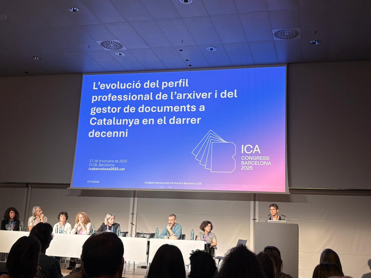 Presentem les conclusions del treball l'evolució del perfil professional de l'arxiver  i del gestor de documents a Catalunya en el darrer decenni. Bona feina, companyes!!!  #ICABcn2025