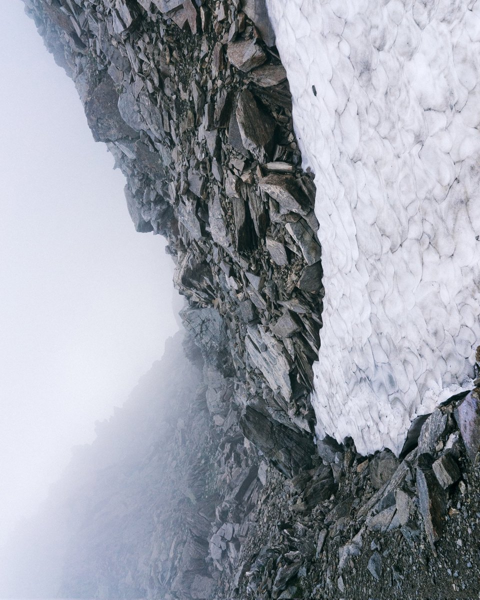 devisu_art's tweet image. La montagne et ses abstractions rocheuses 📷