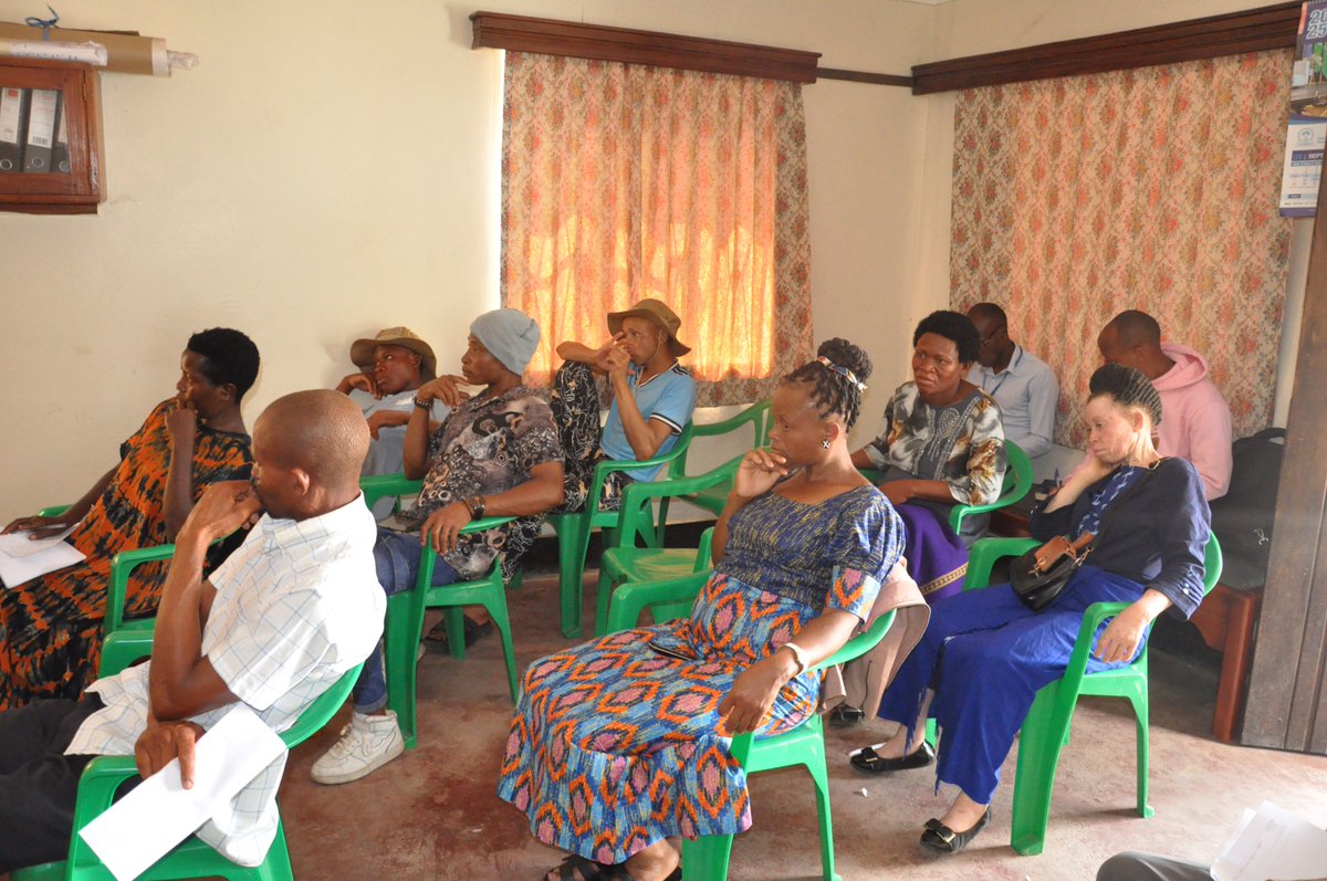 kaplanetug's tweet photo. Today we joined @LipaAlbinismkse  during a quarterly advocacy meetings with the health sector for inclusion of persons with albinism (PWA) in access to essential services (SRH and Sun screens) in Kasese district.
Participants included Assistant DHO,  health center in-charges https://t.co/xL2fiZt4cR