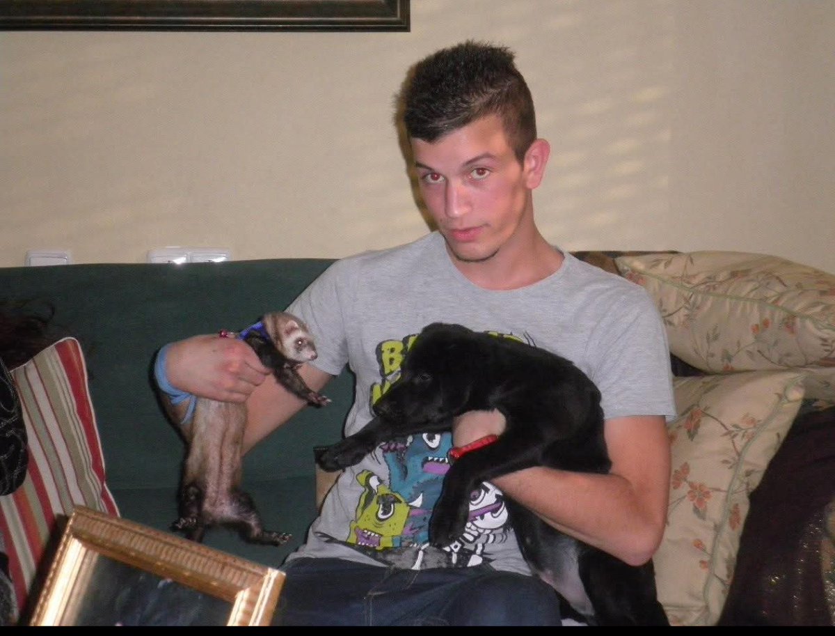 CKaneOne's tweet image. El cielo recibe hoy a mi pequeño, mi blackie han sido los 16 años de amor incondicional, amistad y lealtad mas bonitos. Sin duda Blackie eres y seras el mejor perro de todos. Te quiero 🖤