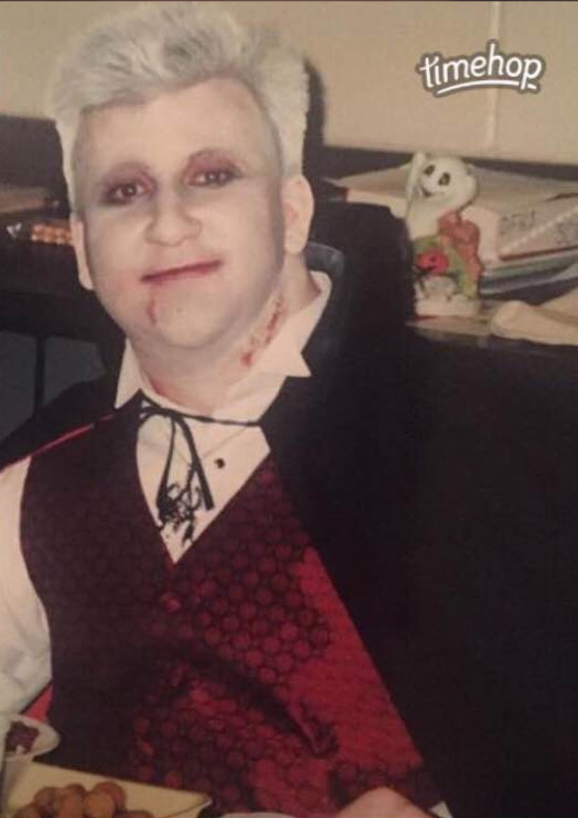 JeffOShields2's tweet image. My #SpringValleyHighSchool years (1995-98) . . . Great memories! And they sure could cook some amazing fried okra back then in the cafeteria!!! #ThrowbackHalloween 🧛‍♂️ @SV_Vikings #mroshieldsscience #Halloween 
(I was teaching Discovery Bio back then.)