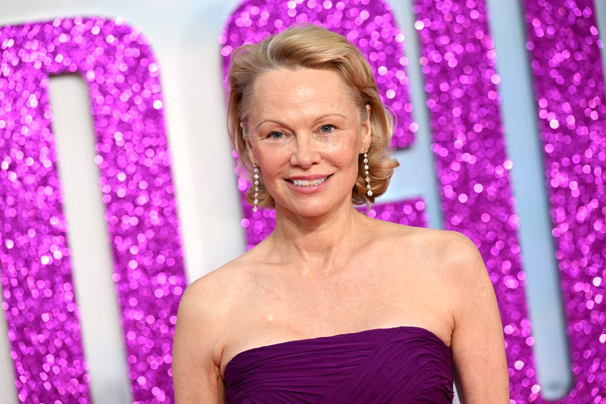 Pamela Anderson za vedno
Pozor, inceli: drugi jo imamo radi in jo bomo vedno imeli. STR. 16

revijaglobal.si/naroci
trgovina.mladina.si/global