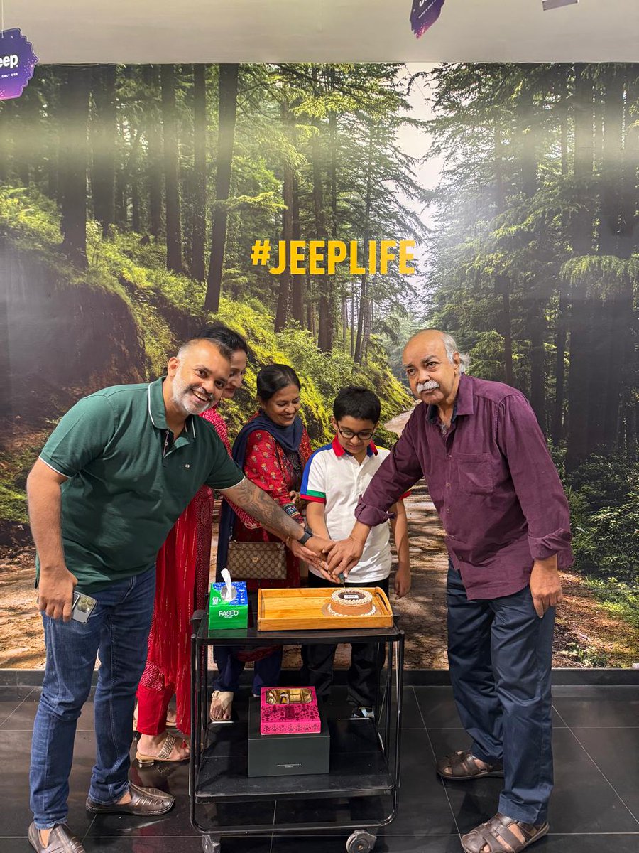 CelicaJeep's tweet image. Welcome to the Jeep Brotherhood, Mr. Abhik Chowdhury
Thrilled to deliver your brand-new Jeep Compass from Celica Jeep Kolkata.
Here&apos;s to conquering new trails and living the #JeepLife to the fullest. 🚙💨#OIIIIIIIO

📞 Book your test drive: +91 75950 65526