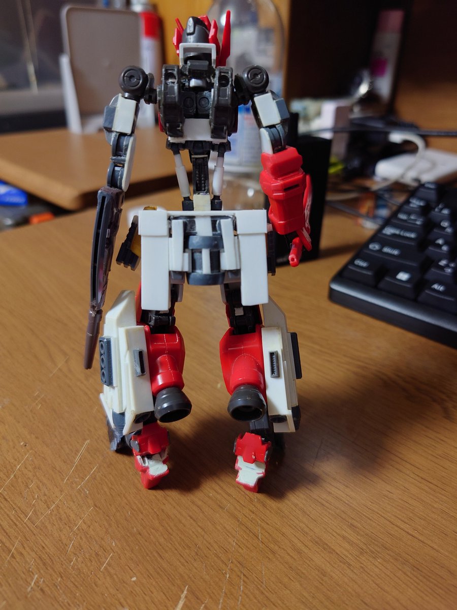 azeru_second's tweet photo. #ガンプラ
#ガンプラ好きと繋がりたい 
#ガンプラは自由だ 
オリジナルガンプラの太陽炉的なオリジナルシステム!!
ガンダムフレームでもビームを撃ちたいから太陽炉的な装置でナノラミネートアーマーに通用する粒子に変換する設定!!
コアの太陽炉は中心は回転し、横のアンテナは展開する https://t.co/cVTJ3Y3PDY