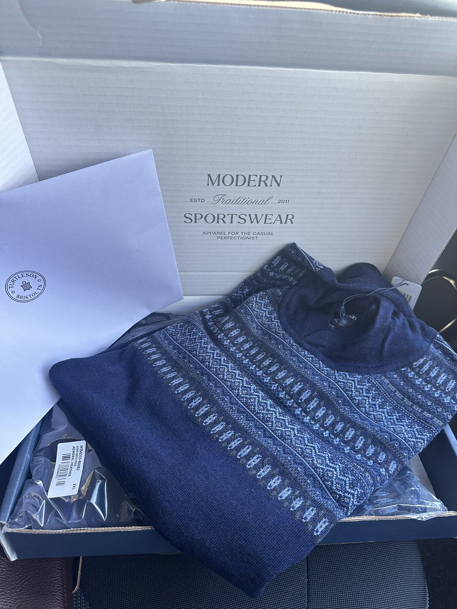 Does a Tuesday in the fall/Autumn in Uk start any better? <a href="/TurtlesonTour/">Turtleson</a> probably the best Tuesday ever! <a href="/CharlieRymerPGA/">Charlie Rymer</a>