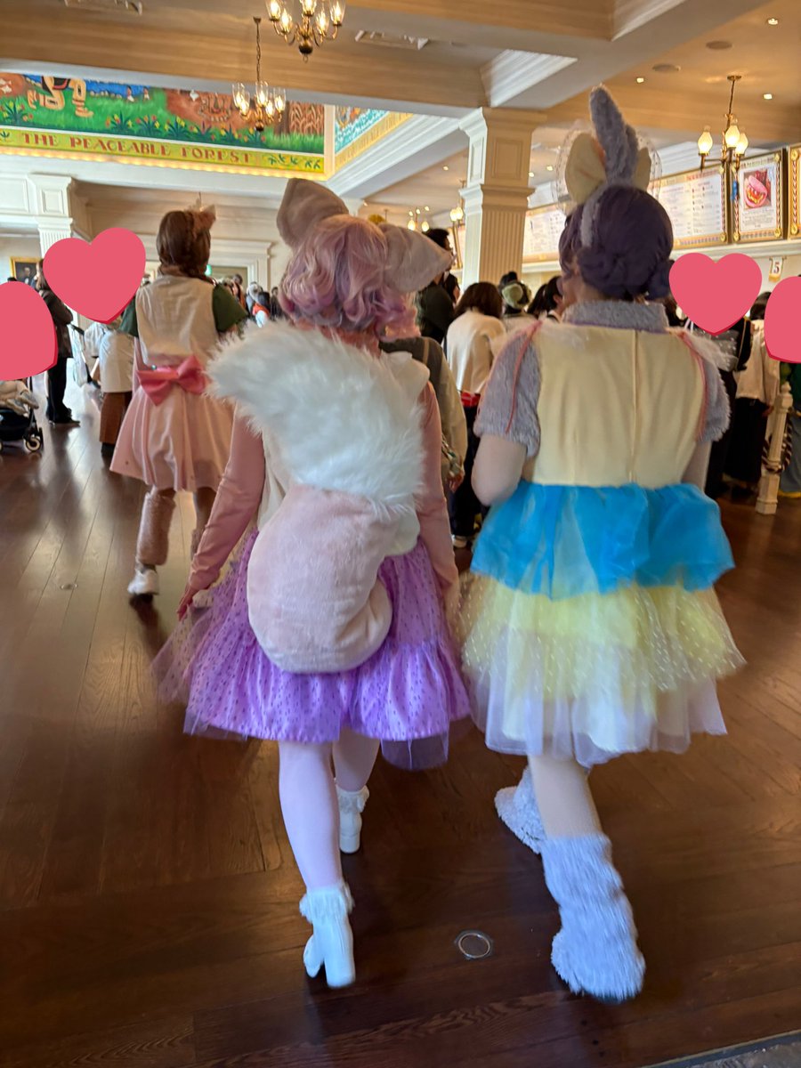 3bakaHinagiku's tweet image. アウトしました！
これにて私のハロウィーンはおしまい！
みんな本当にありがとう🥰
久々に仮装したー！！って感じになって楽しかった！
また、来年お会いしましょう🎃

2枚目はみんなで持ち寄った思い思いのミッキーぬいば
3枚目は隠し撮りされてたなっちゃんルーとリーナな私
尻尾可愛く出来て良き