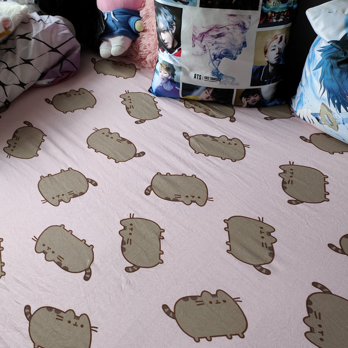 phaidei_lover's tweet image. jak oceniamy moje nowe prześcieradło