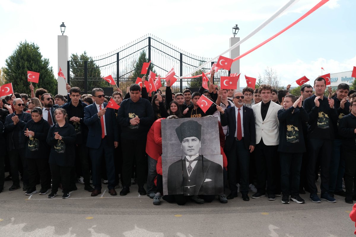EskHaberOtesi's tweet image. Özel EOSB Mesleki ve Teknik Anadolu Lisesi’nde 29 Ekim Cumhuriyet Bayramı’nın 102 yılı büyük bir coşku ve gururla kutlandı. Tören, saygı duruşu haberotesi.com.tr/eskisehir-osbd……
@nadirkupeli
#EOSB #EOSBMeslekiveTeknikAnadoluLisesi