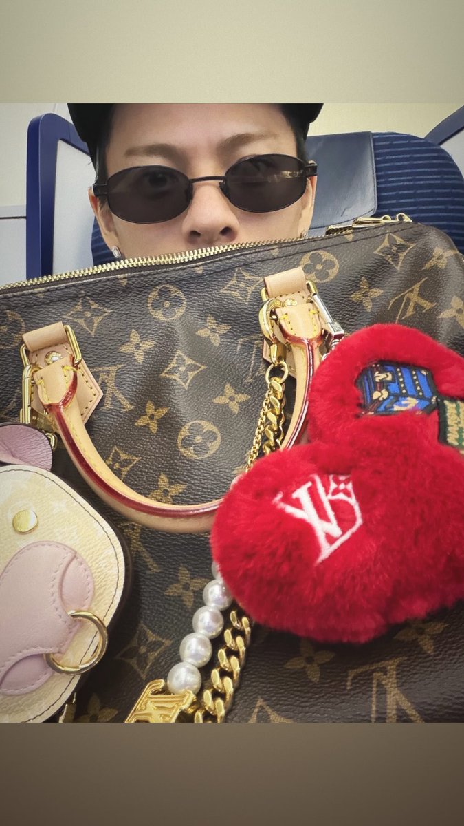 レア・早い者勝ち⭐️新品未使用・箱付き⭐️LOUIS VUITTON 手袋 ヴィトン ルイヴィトンドラゴンヌ LVMADE NIGOコラボ バッグチャーム 白