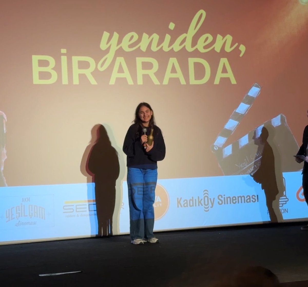 alsuversu's tweet photo. Sektördeki ilk ödülümü David Lynch kurgusu sayesinde aldım @mubiturkiye benden daha fazla twin peaks ve lynch seven bulamaz artık bu bir fact nokta https://t.co/Mu2zmDvlJp