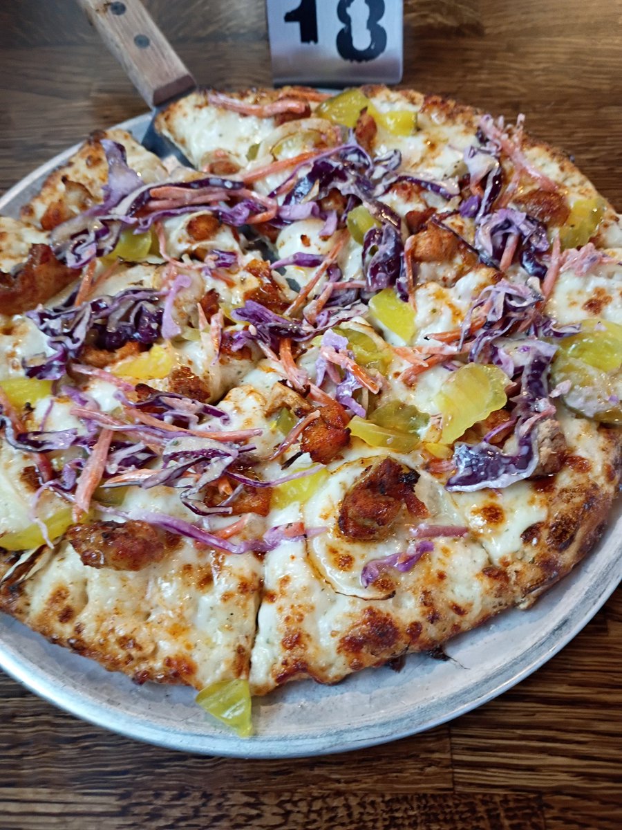 bairdbryan22's tweet photo. Nashville Hot Pizza at Mountain Mike's Pizza https://t.co/iO3ns91cce