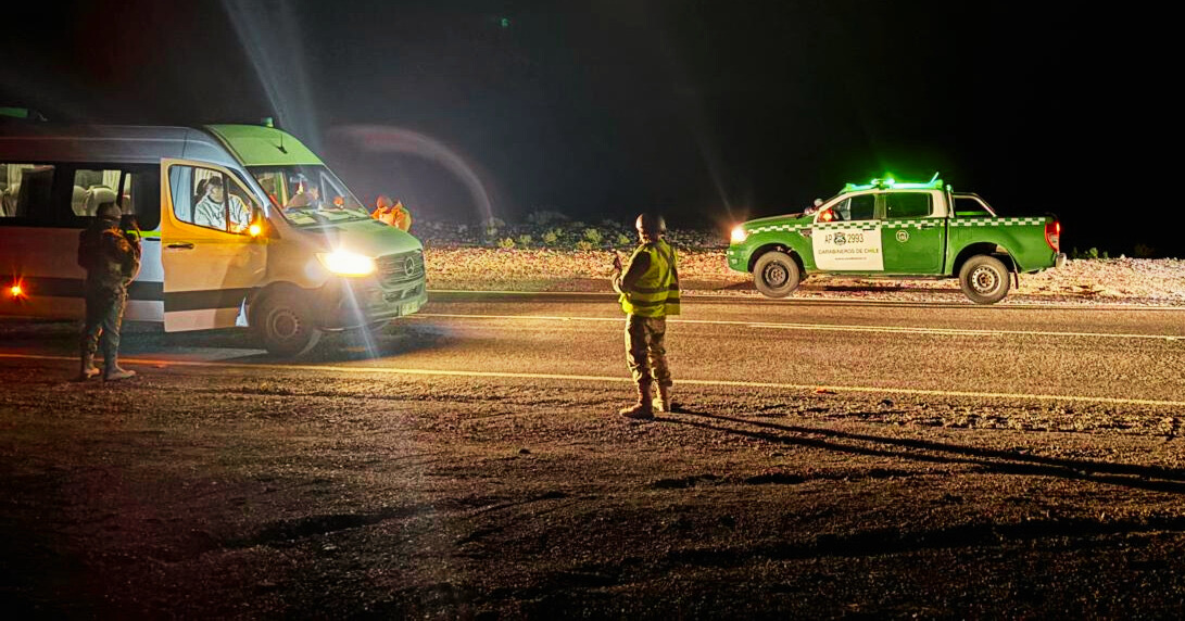 Ejercito_Chile's tweet image. #EjércitoEnAcción 🇨🇱 | En cumplimiento del Decreto N°78, personal del #EjércitoDeChile permanece desplegado 24/7 en los pasos fronterizos del norte del país, apoyando el control migratorio y reforzando la seguridad fronteriza.