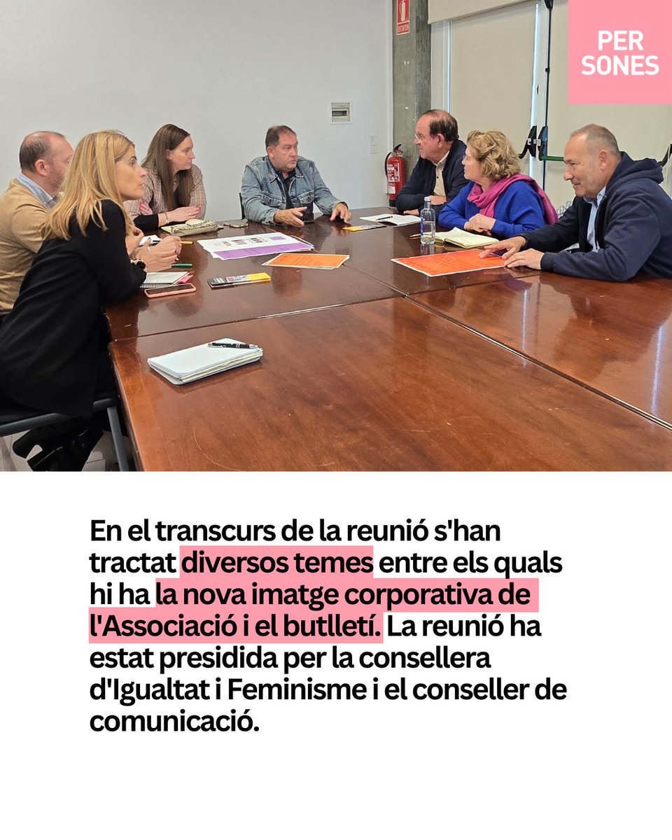 Reunió entre l’Associació de Casals de la Gent Gran i el Servei de Comunicació del @CCSelva per parlar de la nova imatge corporativa i del butlletí de l’Associació.
Presidida per la consellera d’Igualtat i Feminisme, Ester Soms, i el conseller de Comunicació, Albert Sanz. 🤝