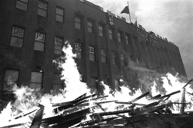 どちらかというと学生運動で街焼いてた世代ですかね。