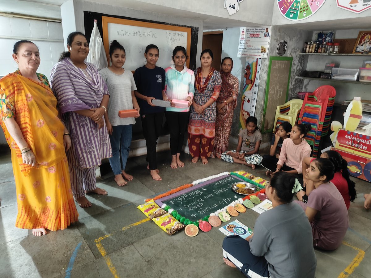 bcicds's tweet photo. પૂર્ણા દિવસ ની ઉજવણી ગોંડલ ઘટક ૧ 
આજ રોજ ગોંડલ ઘટક ૧ ખાતે પૂર્ણા દિવસ ની ઉજવણી કરવામા આવેલ અને કિશોરીઑ ના hb bmi કરવામા આવેલ.
@WCDGujarat @SecWCDGujarat @CollectorRjt @DDORAJKOT1 @ICDS__RAJKOT @DrJanaksinh @sonalzala81 @IUpleta https://t.co/RnjzNbs9nh