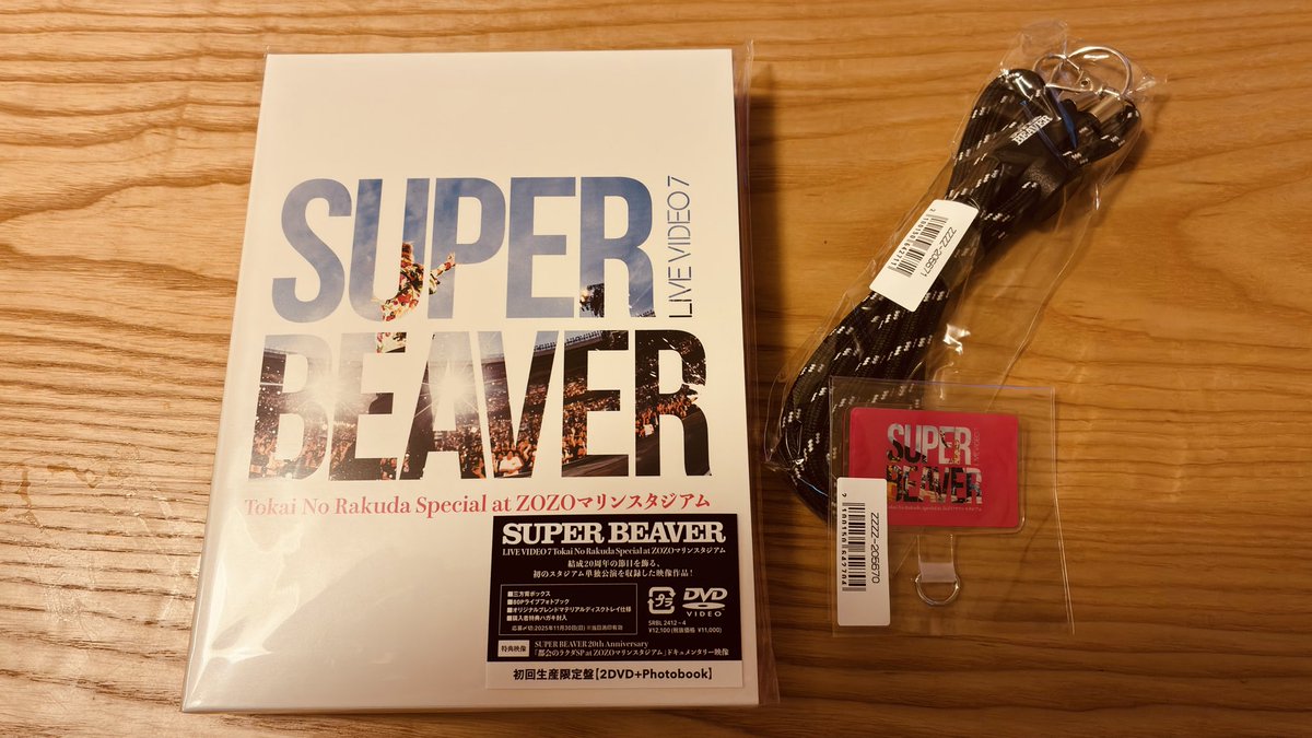 spbv_nori's tweet image. 嫁さまに内緒で買ってたDVD📀届いた🦫
ストラップとフォンタブ🦫

いい感じだよぉ😆
車でBlu-ray観れないからDVD📀

あぁ
いいね

最高だよ20周年✨
最高だよSUPERBEAVER

#SUPERBEAVER
#20th
#ZOZOマリンスタジアム