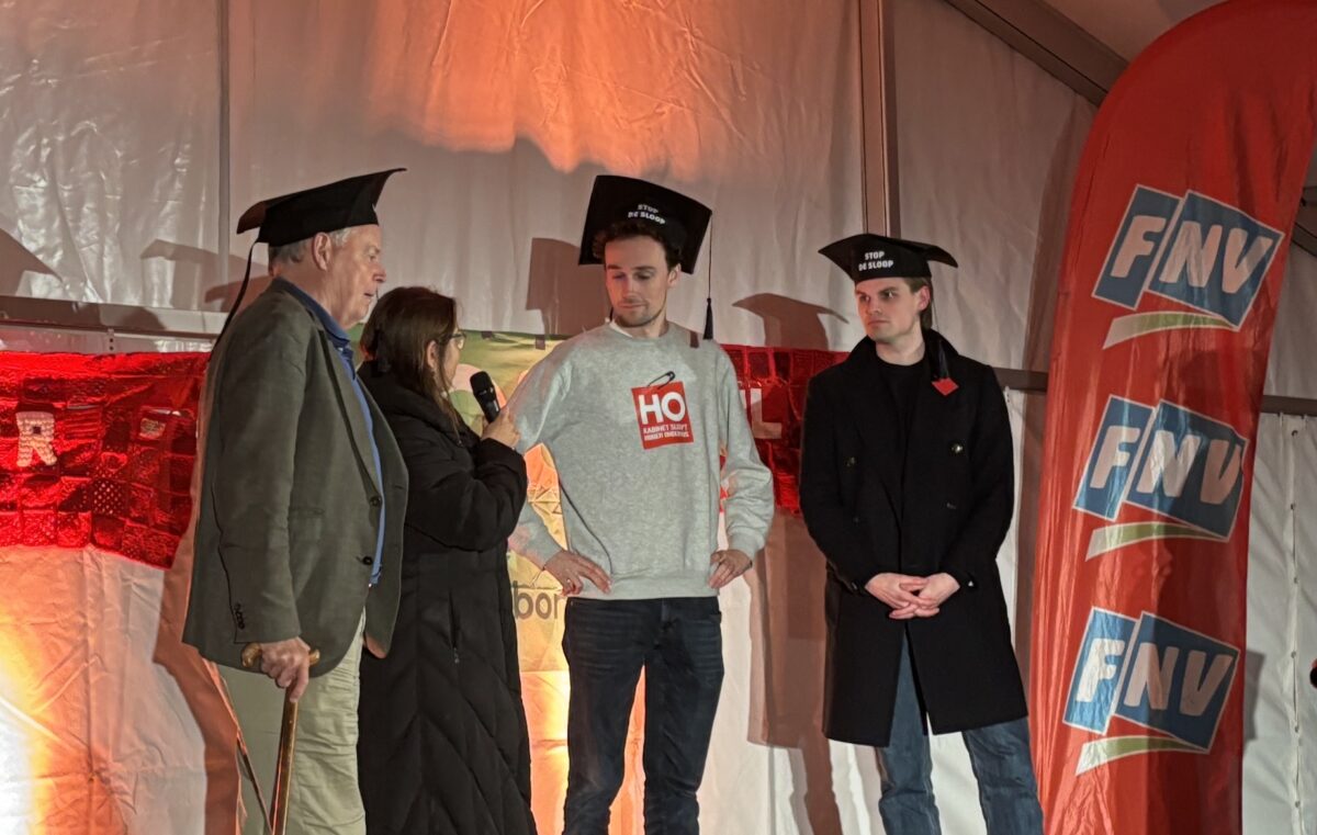 Gisteravond kwamen we weer samen in actie tegen de €1,4 miljard aan onderwijsbezuinigingen.

Bedacht door de VVD-PVV coalitie, gesteund door het monsterverbond van o.a. CDA &amp; JA21

Stem daarom morgen op een partij die wél investeert in de kennis en generatie van de toekomst!🔴🟢